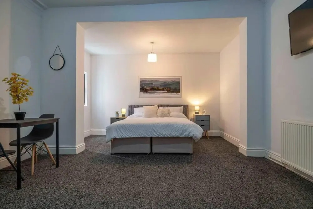 Lovely 13-bed House in Coventry