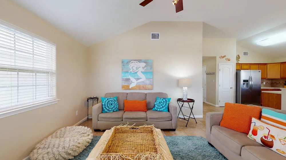 Vixen's Studio Bedroom Home