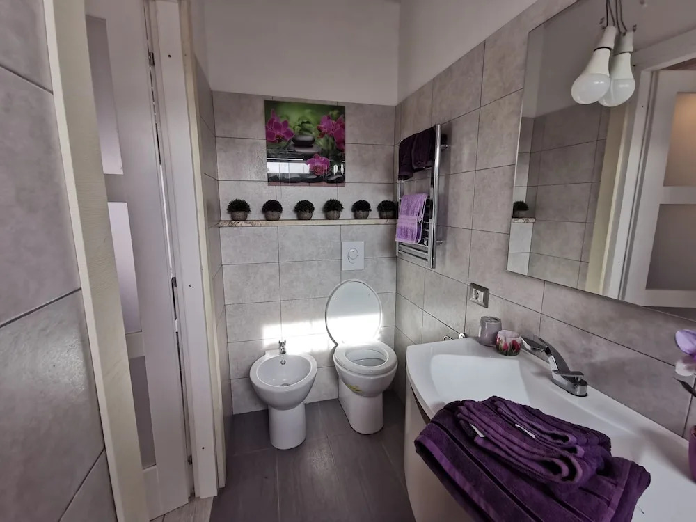 Apartment - Sleeps 2 - Parking - 5min To La Frasca