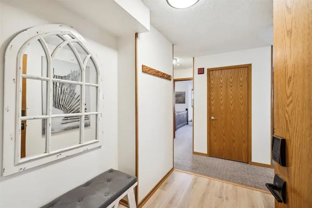 Woods Manor B101 1 Bedroom Condo by Redawning