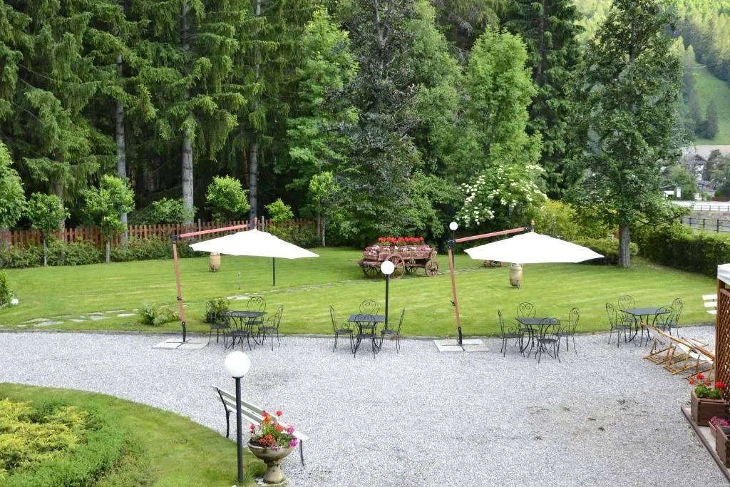 Hotel Bucaneve