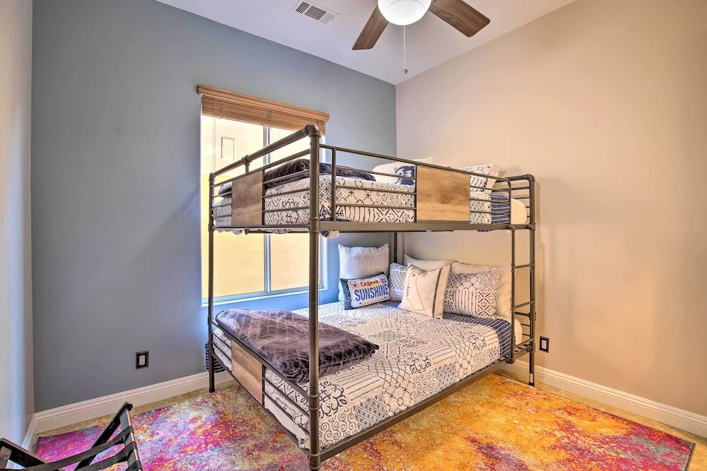 222396 3BR Escape w/ Fire Pit: 1 Mi to Old Town