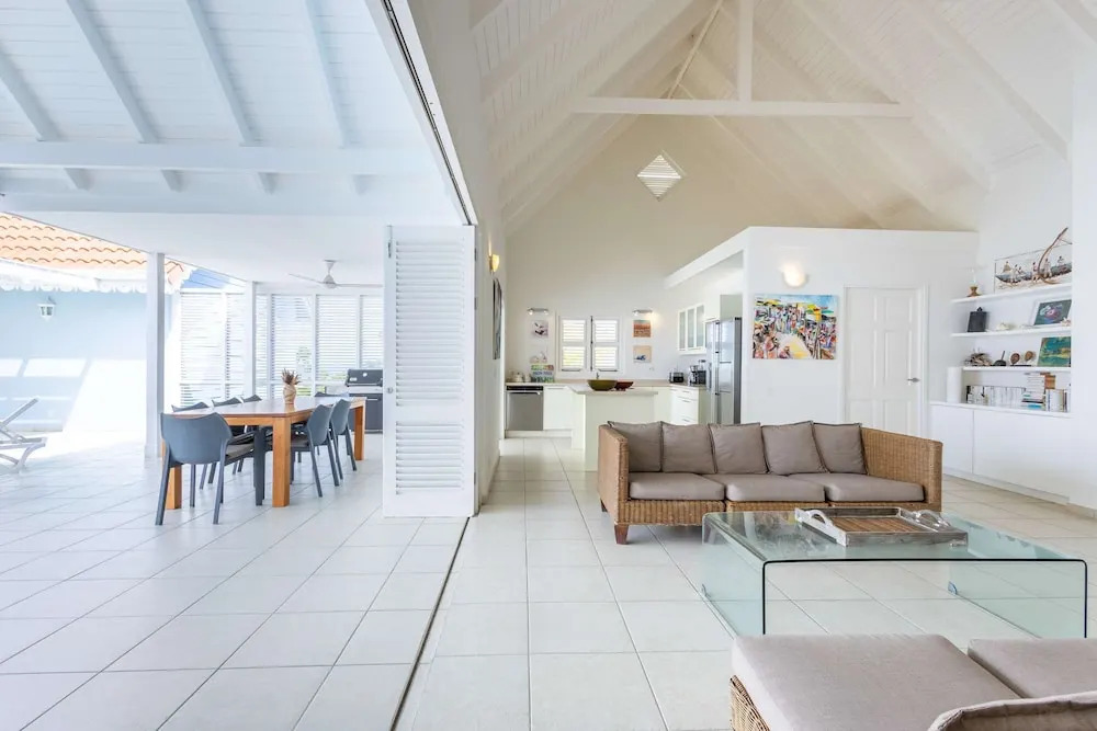 Ocean Whisper Villa in Sint Willibrordus