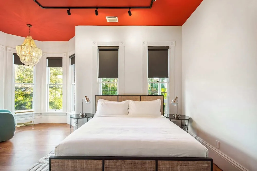 Grand Maloney Hotel
