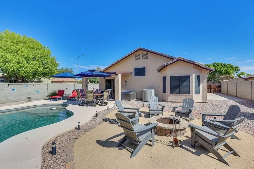 Patio + Fire Pit: Peoria Getaway Near Golfing!