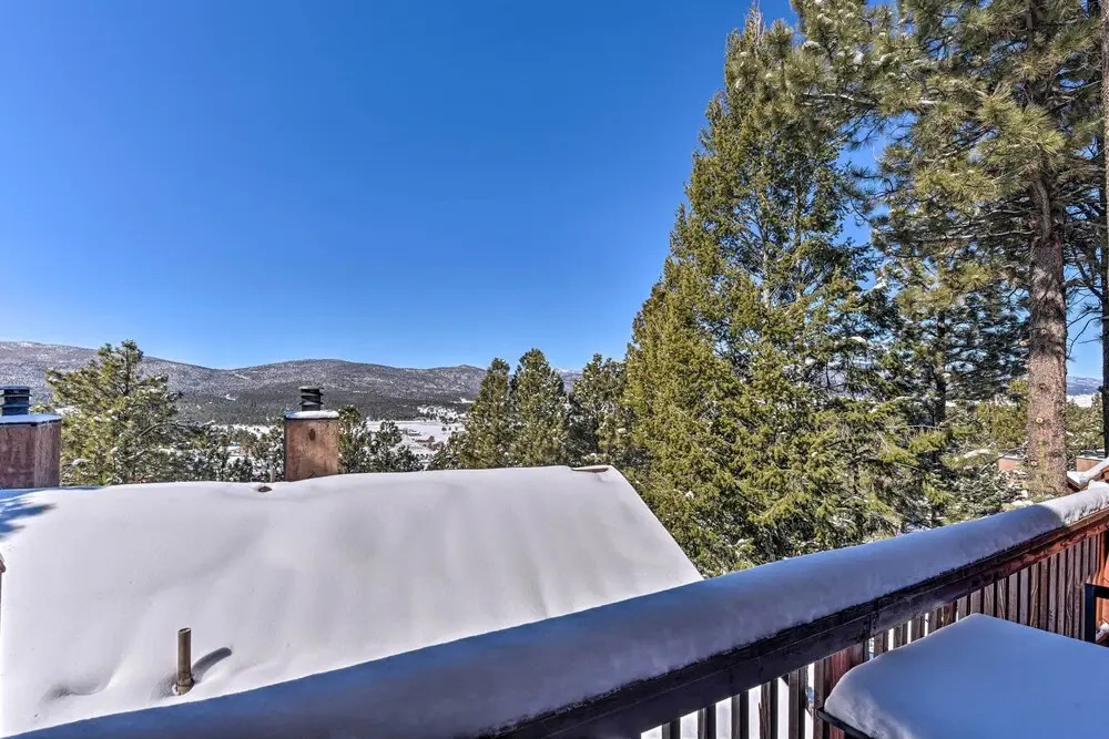 Warm Townhome w/ Sauna at Angel Fire Ski Lift