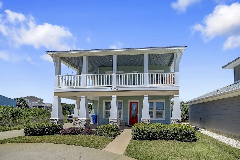 5 Bed, 5 Bath Beach Home/Only a 3 Minute Walk To The Beach! SLEEPS 12