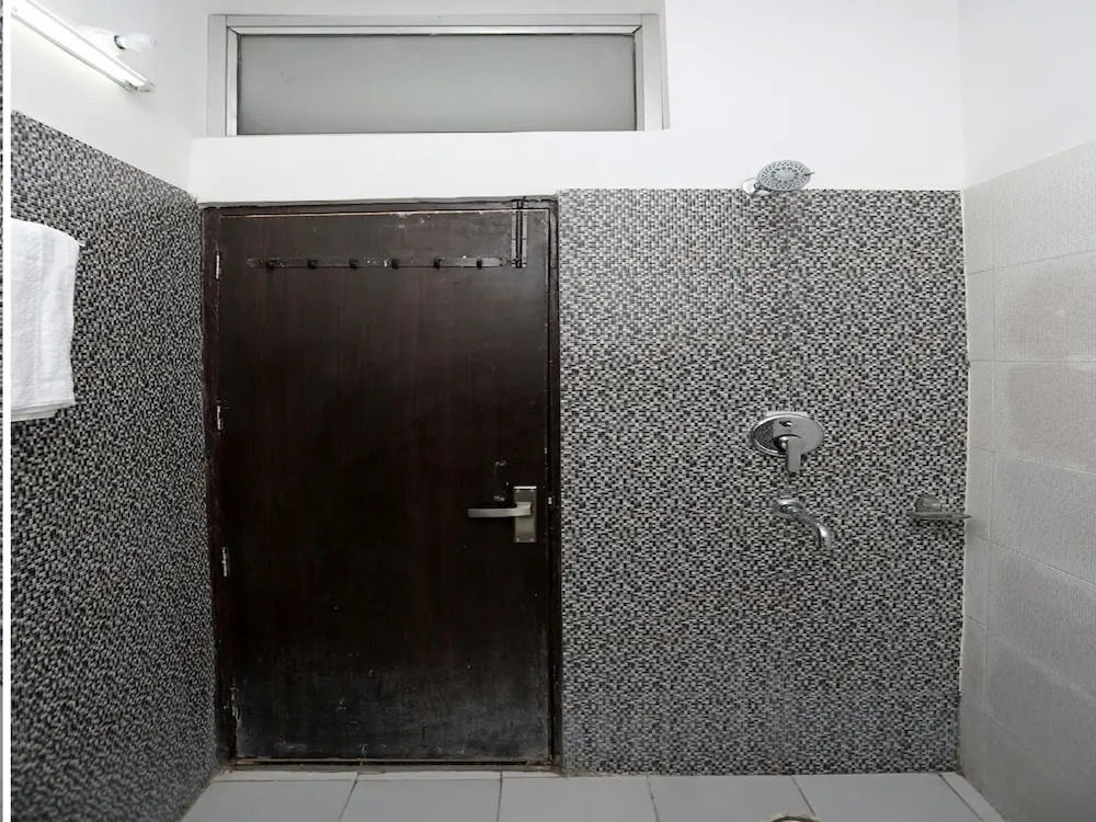 OYO Flagship 16602 NIT Faridabad