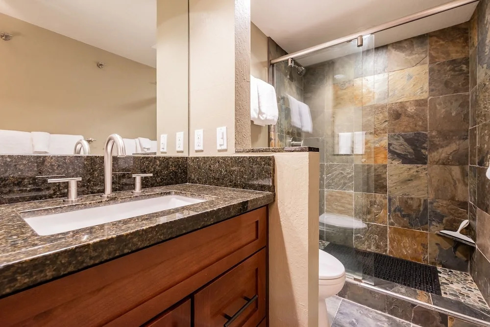 New Listing! Hot Tubs & Pool, Steps To Ski Lifts 2 Bedroom Condo