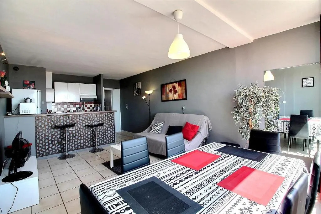 Agreable studio-cabine vue mer 4 personnes à 20 m de la plage
