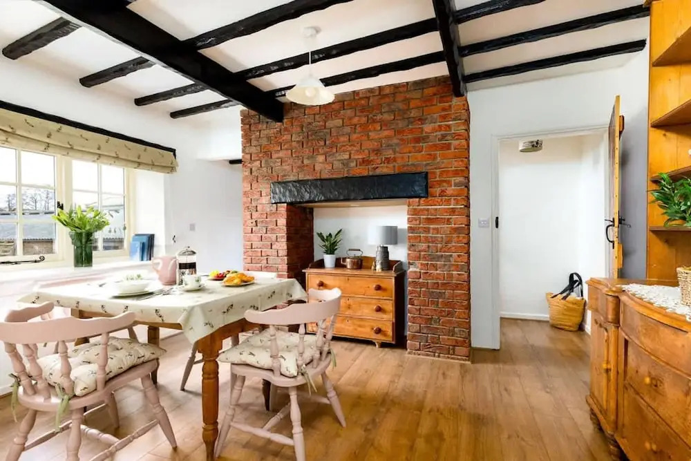 Cosy Yew Tree Cottage With Scenic Field Views