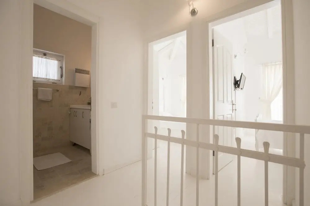Alaroof Hotel  ( +15 )
