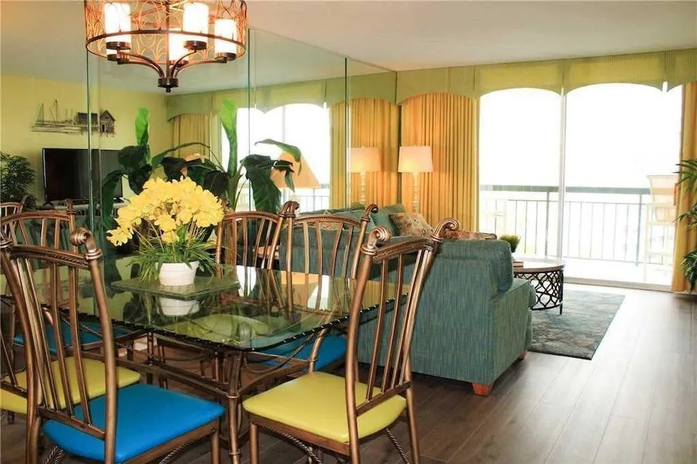 So Hampton 601 by RedAwning