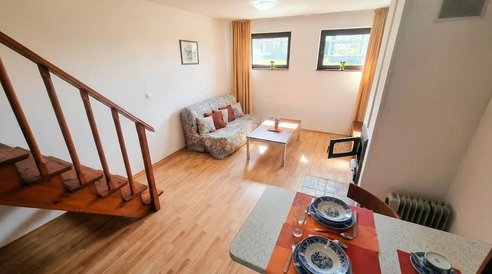 1BR Bright 300mbps Wifi Duplex - Two Floors