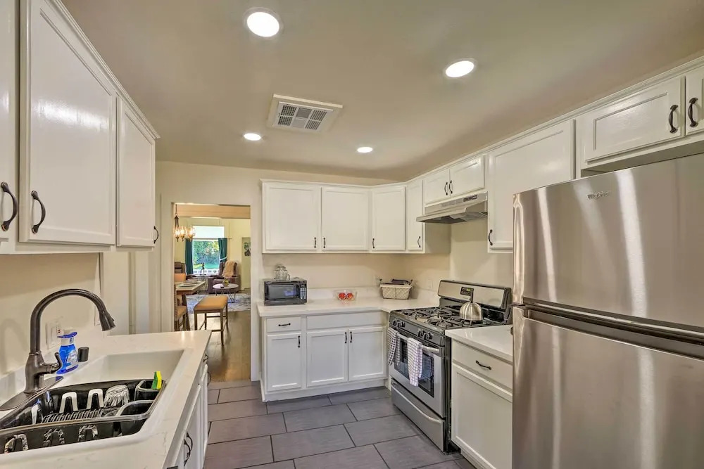 Riverside House w/ Yard ~ 1 Mi to Downtown!