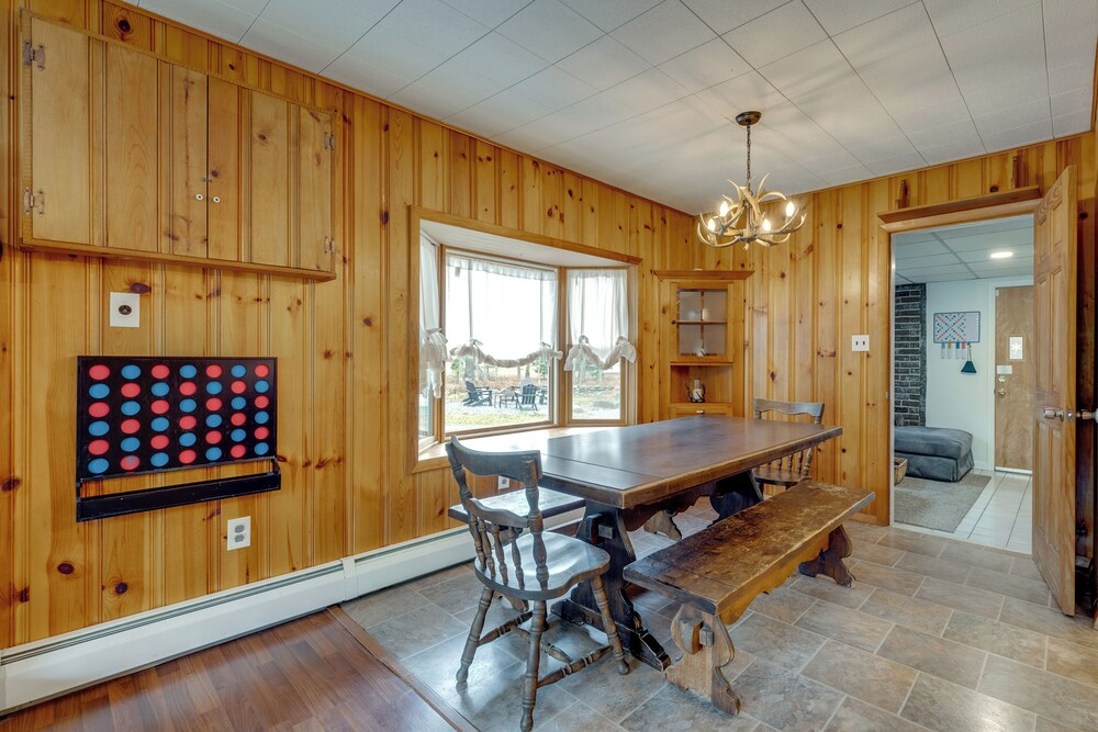 Game Room, Hot Tub & Fire Pit: Pocono Lake Escape!