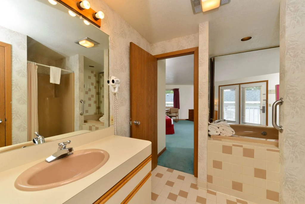 Travelodge by Wyndham Mackinaw City