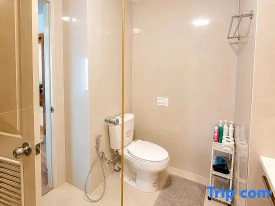 Riverside Condo 1BR Gym + Pool Near IconSiam