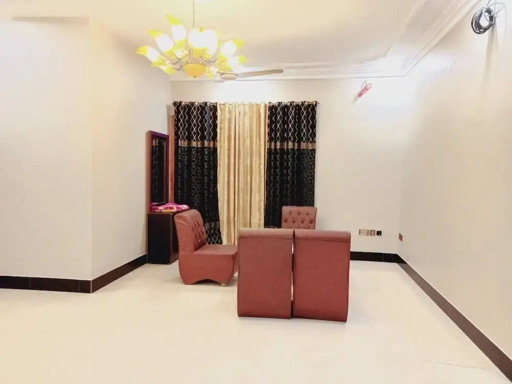 Cosy inn Near Millennium Mall