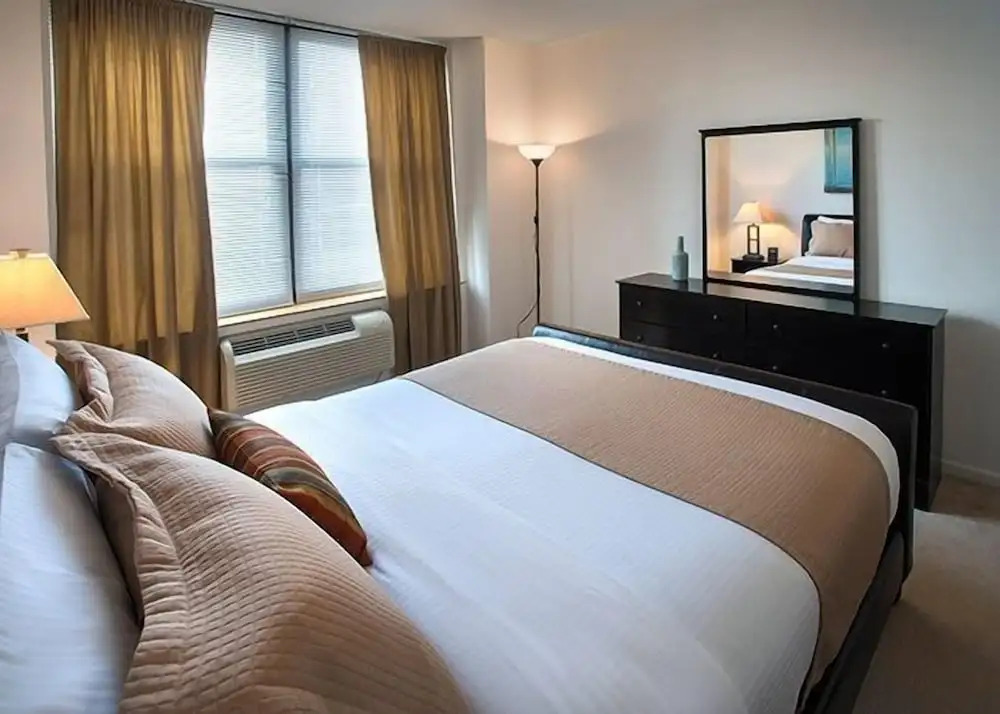 Premier Furnished Apt at Grove Pointe
