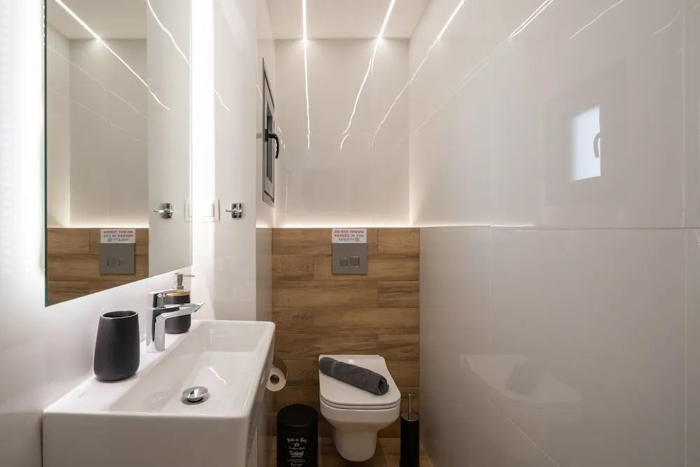 IO SUITES