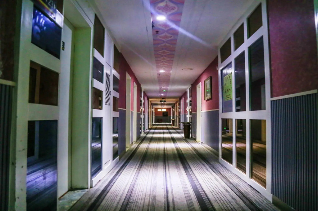 Jiuchongtian Hotel (Central Square Pedestrian Street)