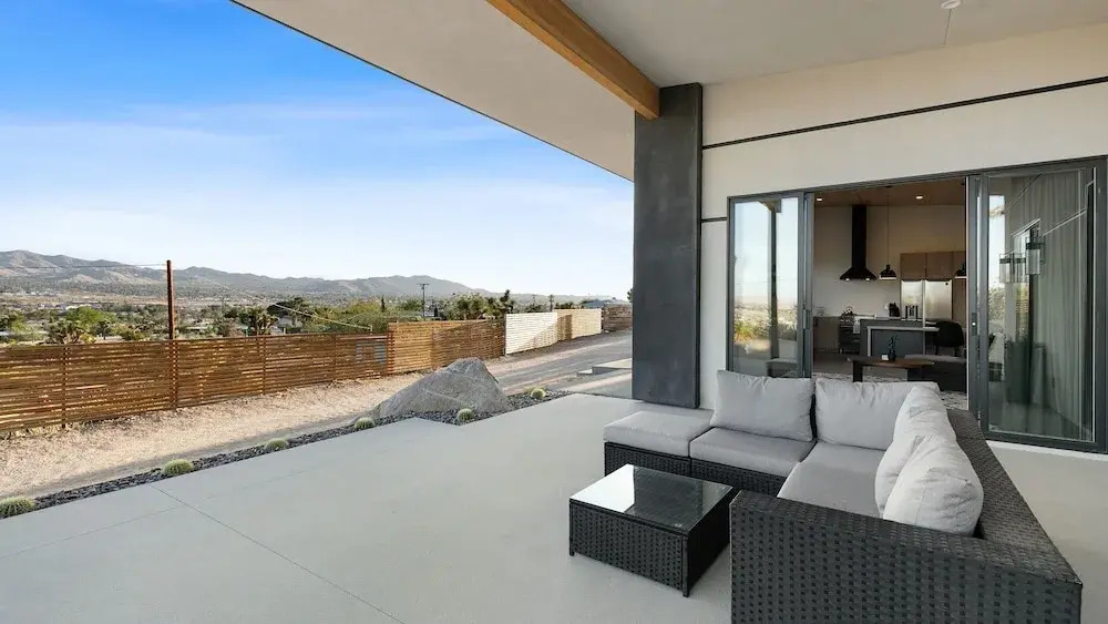 Desert Ridge - Hot Tub, Fire Pit, Bbq, Out Door Shower & Incredi 2 Bedroom Home by RedAwning