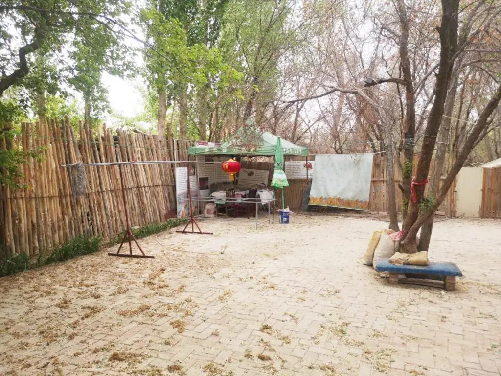 Dunhuang Happy Yijia Guest House