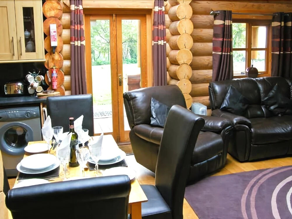 Cedar Log Cabin, Brynallt Country Park