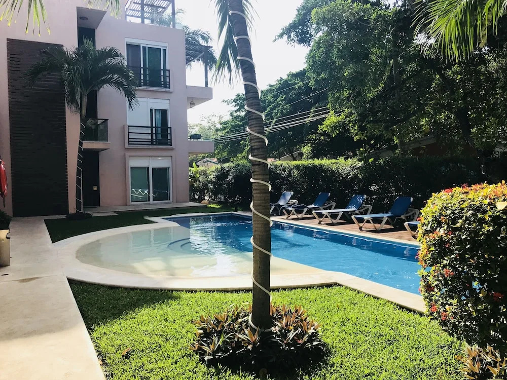 5th AVENUE oasis 8 personas