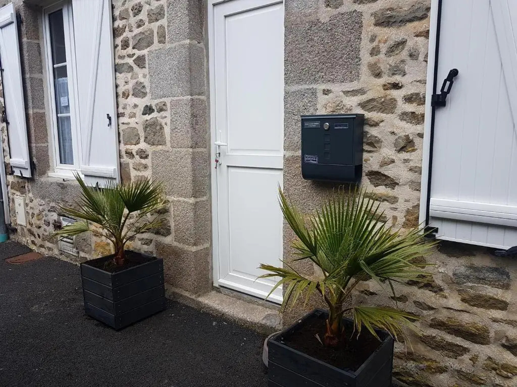 Les Gravelots (Adults Only)