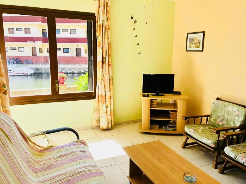 PORT SOTAVENT 16A - Apartamento en la Marina de Empuriabrava - piscina comunitaria, - parking - vistas al canal - cerca centro y playa