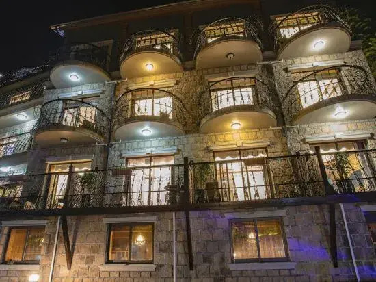 Mogan Mountain Xiaofeng Mujing Xiangye Hot Spring Hostel