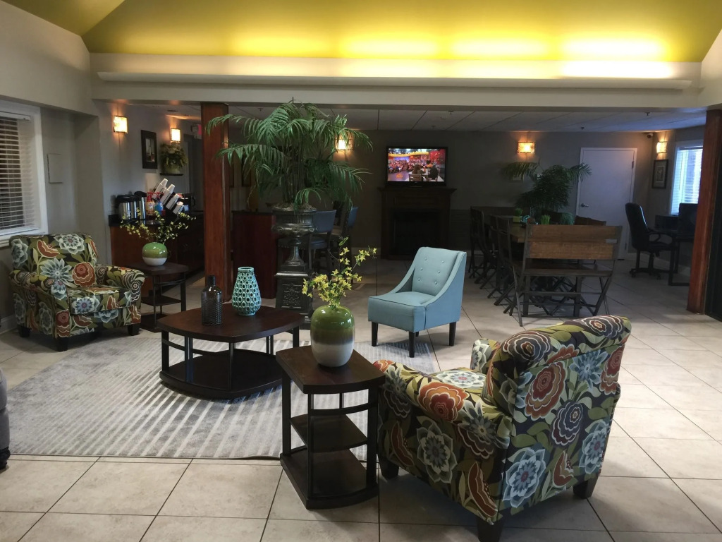 Greenfield Inn & Suites Elizabethtown, KY I65 Exit 94