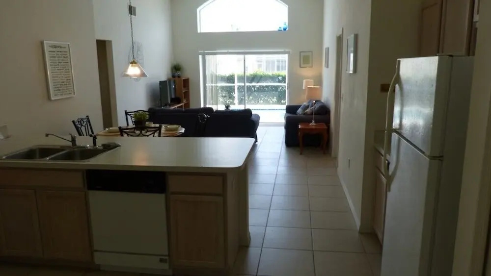 Tm148or 4 Bedroom Home by RedAwning