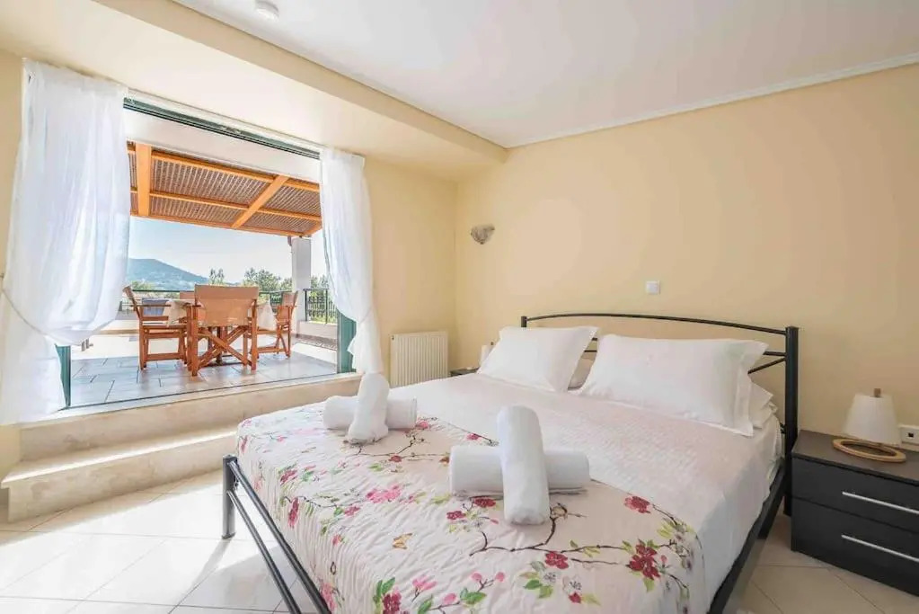 Saronis seaview 2bdr residence 500m from the beach