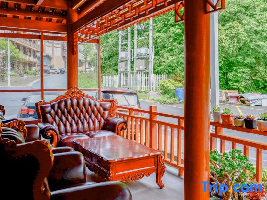 Jiuhu Lanqi Homestay (Shennongjia Dajiuhu) Pingqian Ancient Town Branch in the Scenic Area