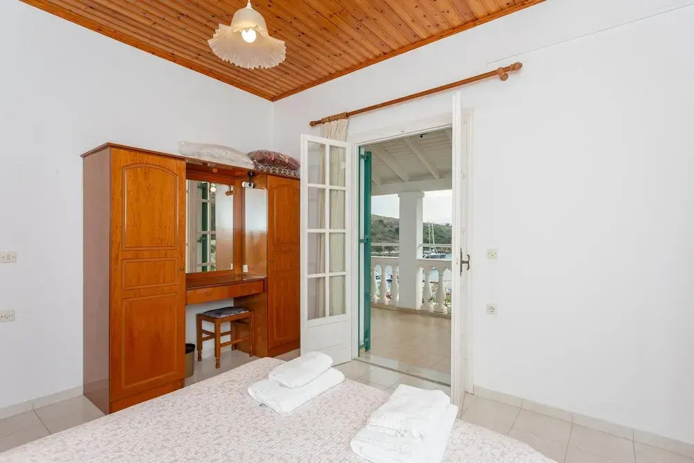 Renoula Walk to Beach Sea Views A C Wifi Car Not Required - 243