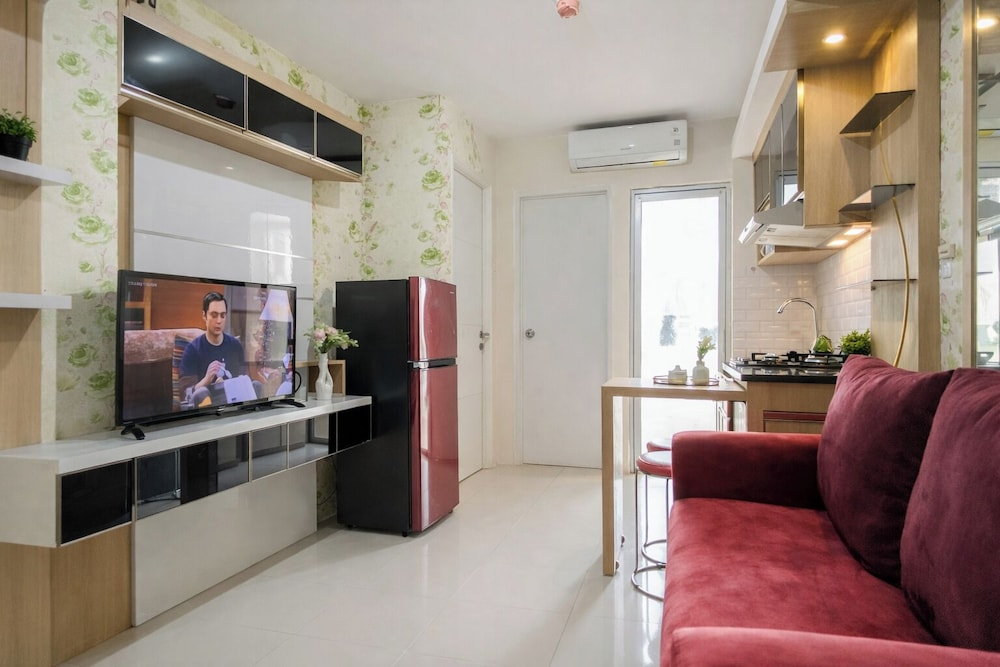 Neat 2Br For 3 Pax At Bassura City Apartment