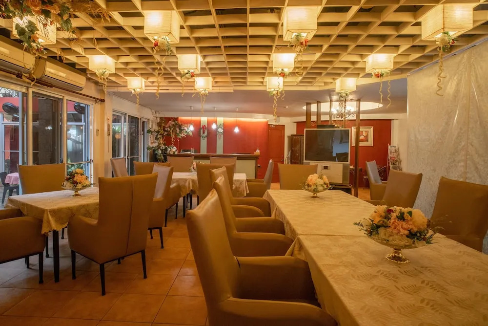 OYO 579 Anisabel Suites