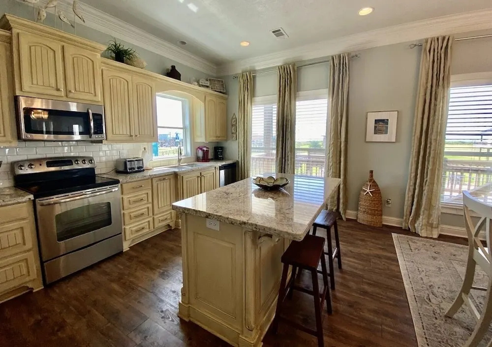 Knot Flying 3 Bedroom Home