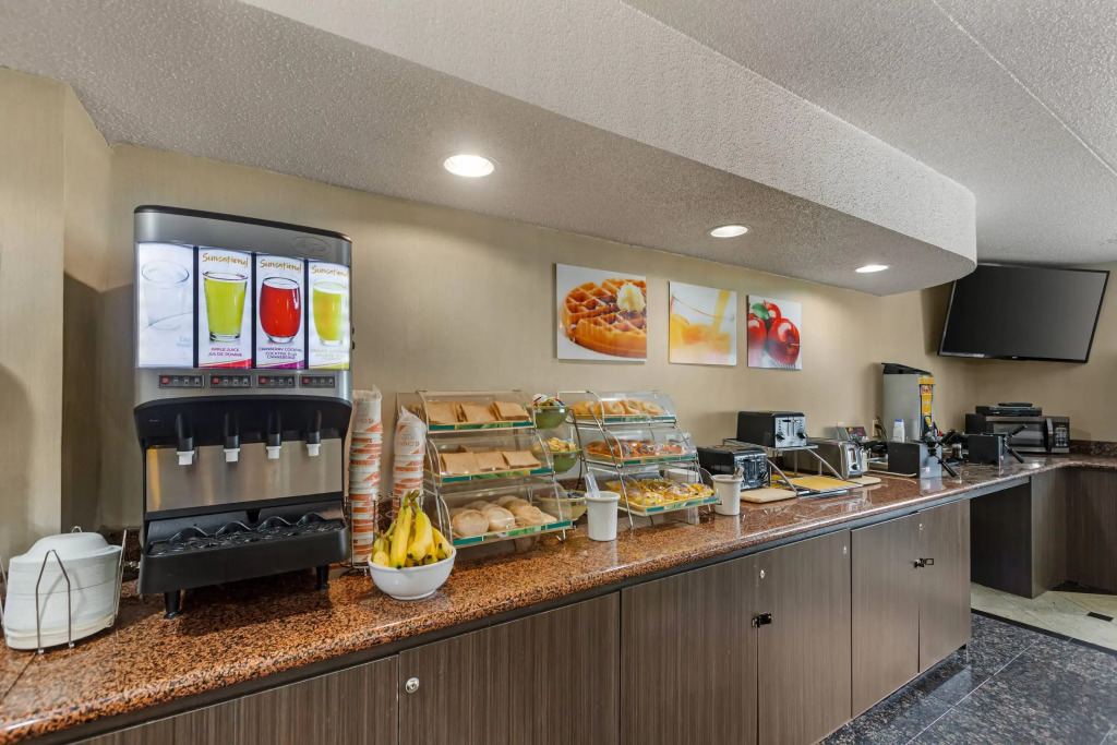 Quality Inn & Suites 5585 Ambler Drive Mississauga Ontario