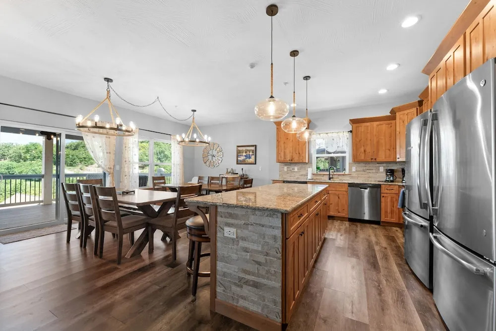 Cc115- Lakeside Landing 8 Bedroom Home