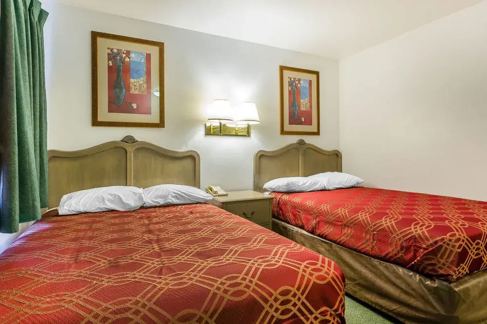 Econo Lodge I-5 at Rt. 58