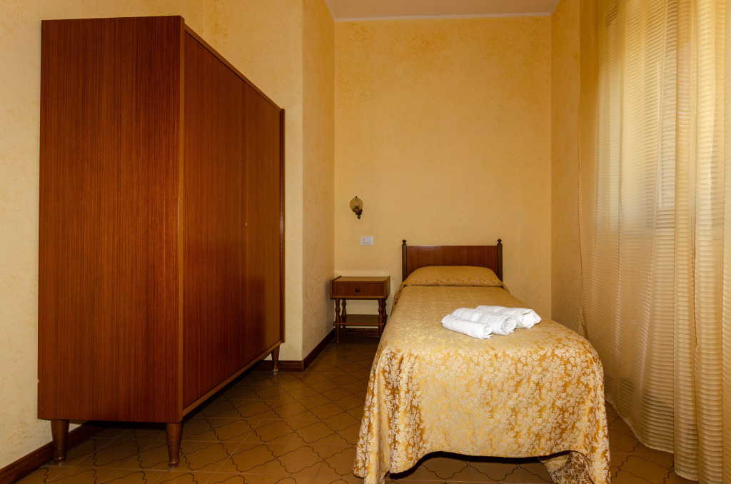 Hotel Holiday