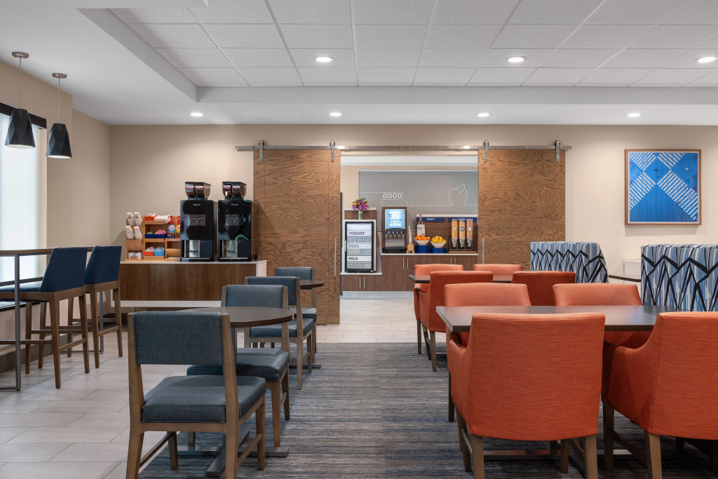 Holiday Inn Express & Suites Buford NE - Lake Lanier by IHG