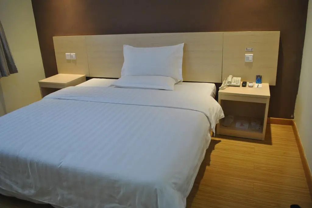 Super 8 Jinan Daminghu East Gate