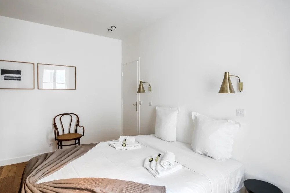 Spacious Apartment Near Madeleine