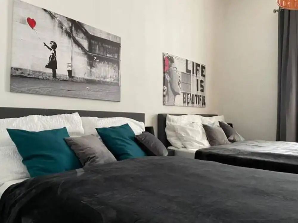 Designer Apartment - 5 min to Center