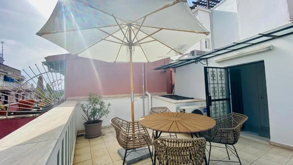 Central Syntagma Square Studio in Athens - Shell